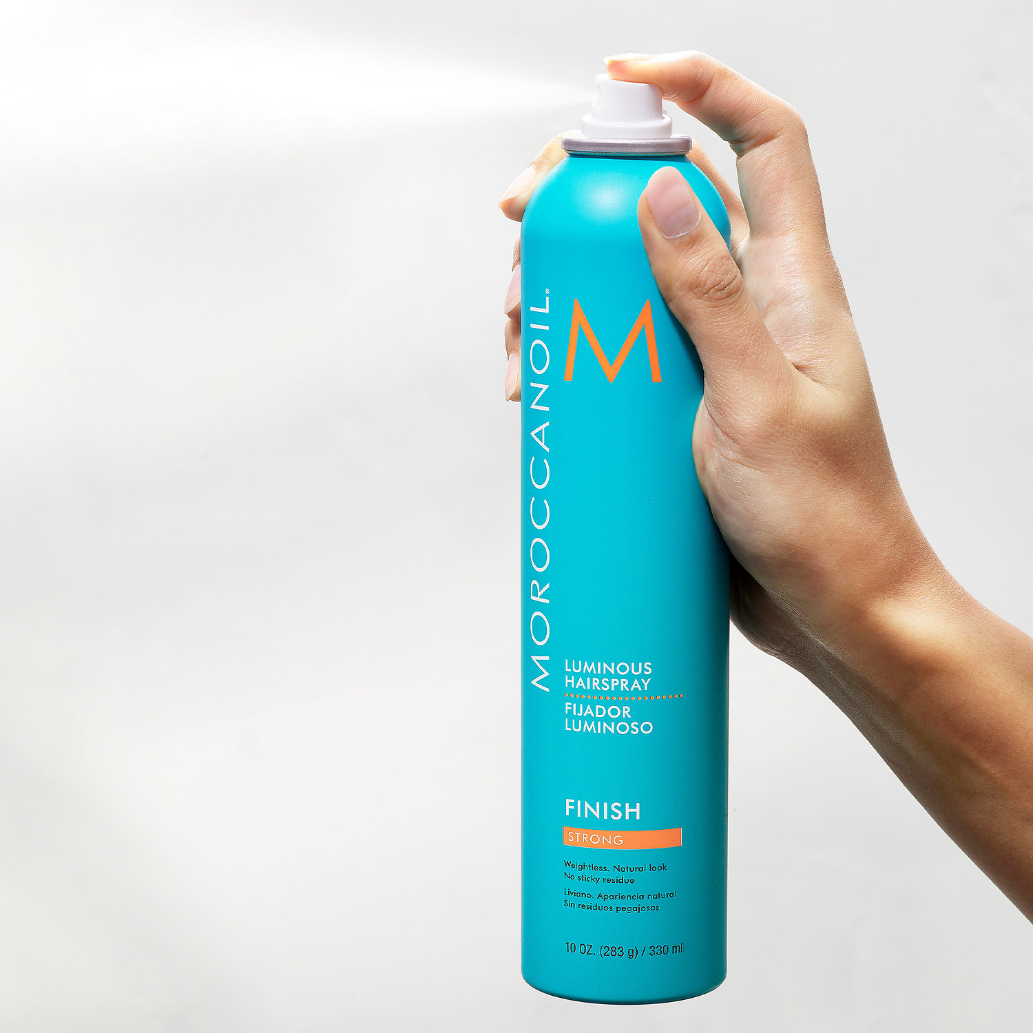 Gôm xịt tóc Moroccanoil không gây bết dính và dễ dàng chải sạch mà không để lại cặn hay gàu