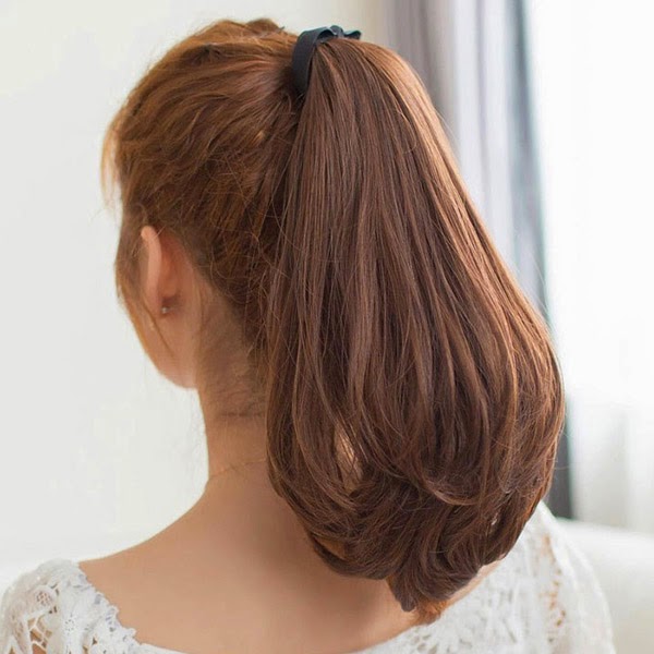 Cách cột tóc giả thẳng, ngắn ngang vai đuôi cúp thanh lịch (Nguồn: Sưu tầm)